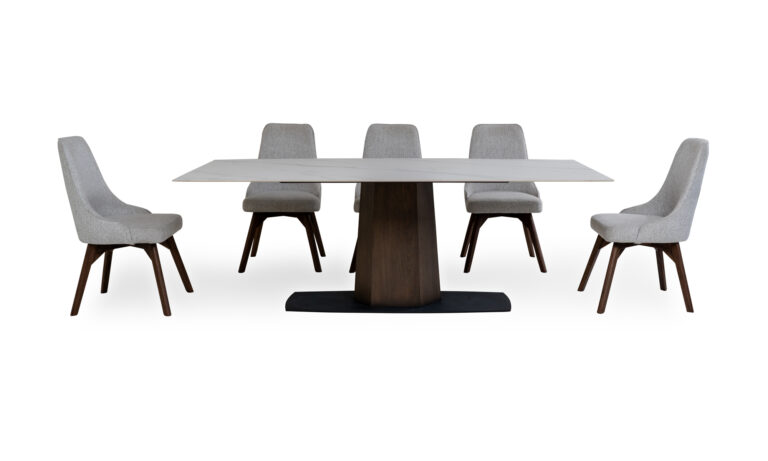 Mesa Comedor Nápoles Cerámica y 8 sillas Vela de la marca Aristas vista de frente. La mesa tiene un diseño moderno rectangular con una elegante superficie de cerámica. Las sillas Vela presentan un diseño estilizado con respaldo alto y líneas limpias, complementando la estética contemporánea del conjunto.