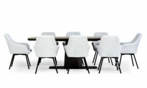 Mesa Comedor Nápoles con 8 Sillas Turín P/N de la marca Aristas vista de frente. La mesa tiene una forma rectangular de acabado liso. Las sillas Turín, con respaldo alto y acolchado en el color de tela Dickens Cuarzo, complementan el conjunto.