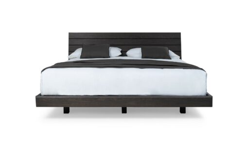 Vista frontal de la Cama New Verona Ares Chaflán de la marca Aristas. Un diseño elegante y contemporáneo, con un cabecero amplio y una estructura sólida en madera color Ceniza.