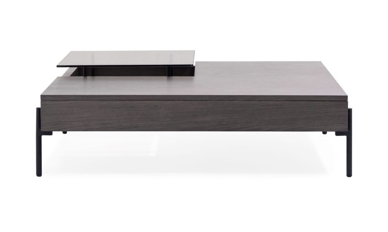 Vista frontal de la Mesa de Centro Maia Plus de la marca Aristas. Un diseño elegante que presenta una superficie amplia en madera y otra pequeña de vidrio integrada.