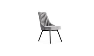 Silla Comedor Florencia P/N de Aristas vista en perspectiva diagonal. Un diseño clásico de líneas elegantes, con un acabado en tela suave y patas largas en metal.