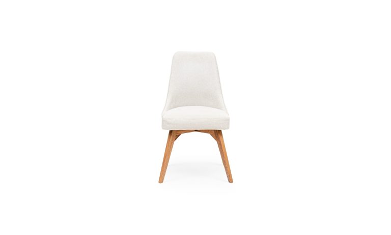 Silla Comedor Vela de la marca Aristas vista en perspectiva frontal. Presenta un diseño elegante y moderno en el color de tela Gante Marfil, con un respaldo alto y patas en madera.