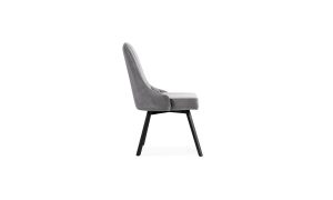 Silla Comedor Florencia P/N de Aristas vista en perspectiva lateral. Un diseño elegante, con un respaldo alto y tapizado en tela suave.