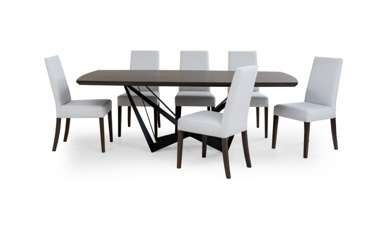 Vista frontal de la Mesa Comedor Versalles con 8 sillas Matiz de la marca Aristas. La mesa destaca por su diseño rectangular en madera color chocolate. Las sillas Matiz presentan un respaldo alto y elegante, con patas rectas y un acabado en tela suave.