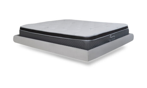 Basecama Apolo + Colchón Centto de Aristas y Sauter tech vista diagonal. La basecama Apolo presenta un diseño elegante, en el color de tela Gante Marfil. El colchón Centto, ofrece una superficie de descanso diseñada con tecnología térmica avanzada.