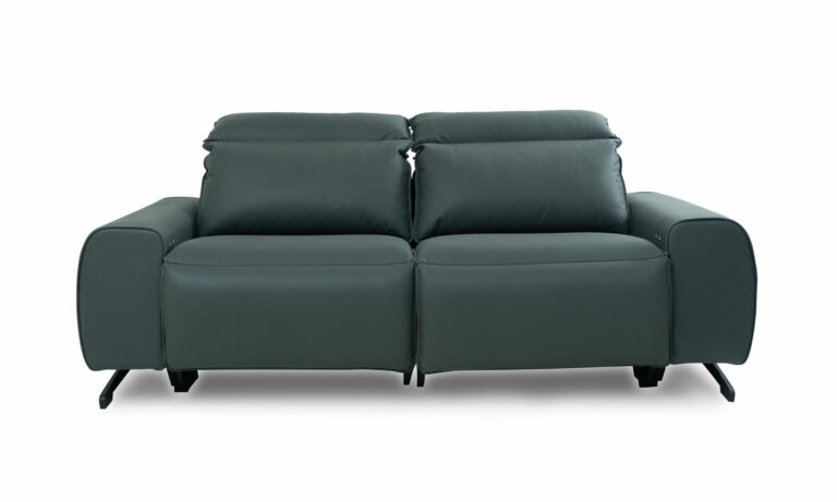 Vista frontal del Sofá Reclinable Viena de la marca Aristas. Un diseño contemporáneo y elegante, que presenta cojines acolchados, un mecanismo reclinable y reposapies ajustables.