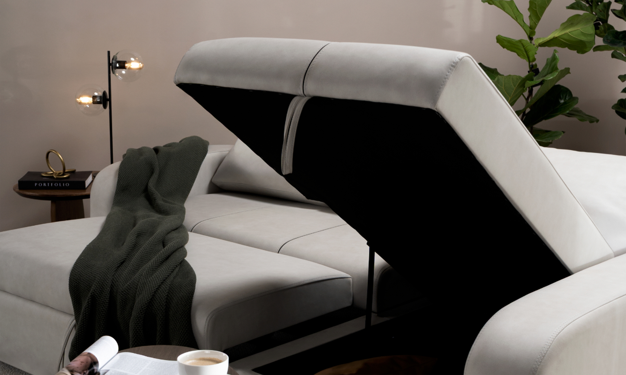 Sala En L Sofá Cama Multifuncional Napoli Plumas en ambiente