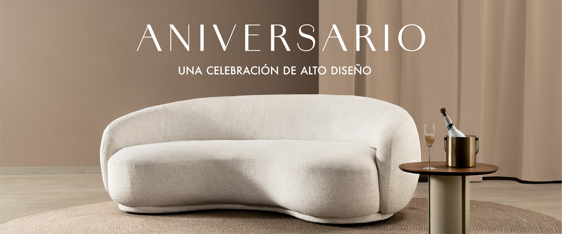 Sala de estar Aristas con sofá y mesa de centro, edición aniversario 22