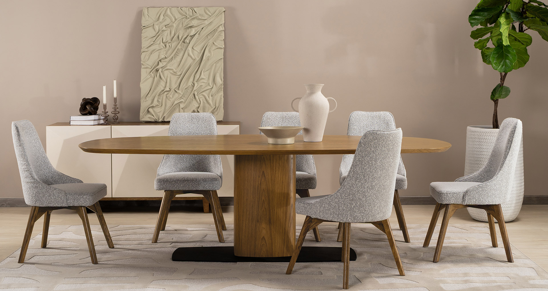 Comedor Aristas con mesa larga y sillas tapizadas, vista 1