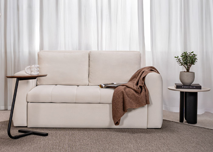 Mesa de centro Aristas con base en madera torneada