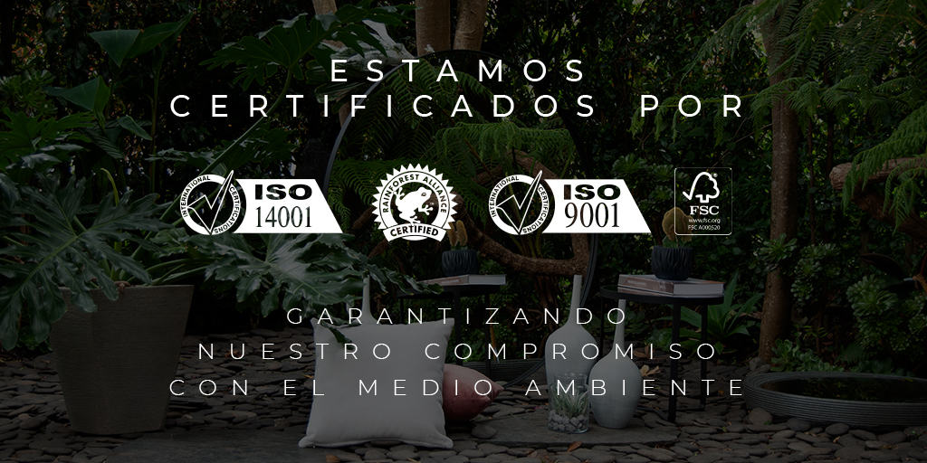 Imagen con el texto «Estamos certificados por ISO 14001, ISO 9001 y FSC, garantizando nuestro compromiso con el medio ambiente» sobre un fondo de jardín