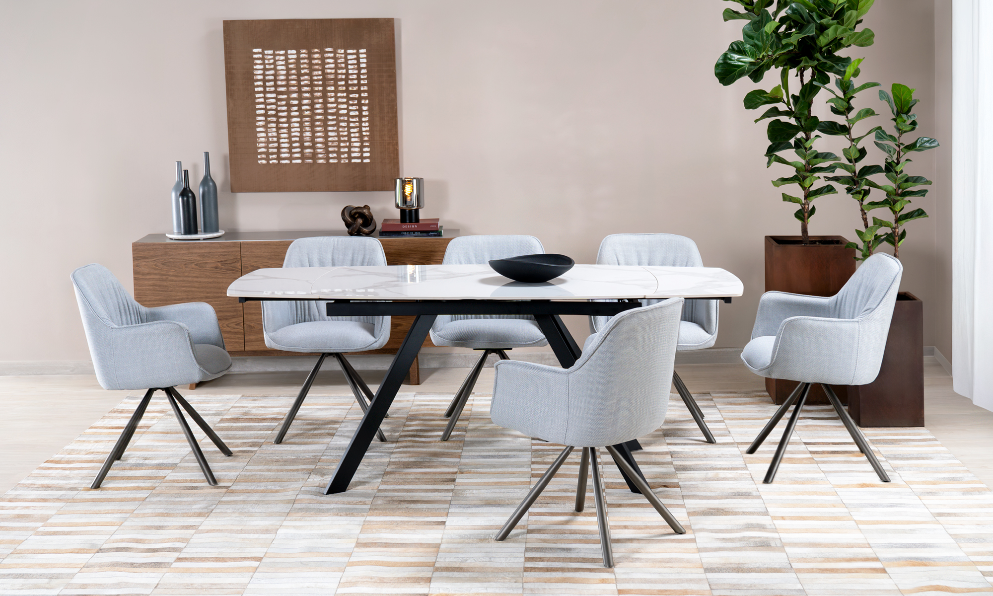 Comedor de Extensión Aston Sinterizado +6 Sillas Sendai en ambiente