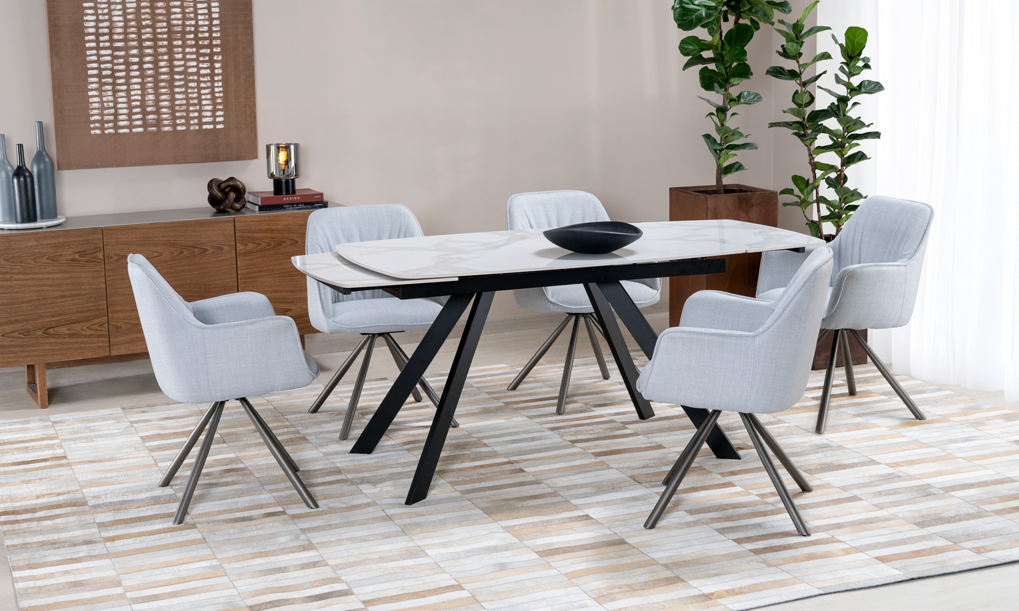 Comedor de Extensión Aston Sinterizado +6 Sillas Sendai en ambiente