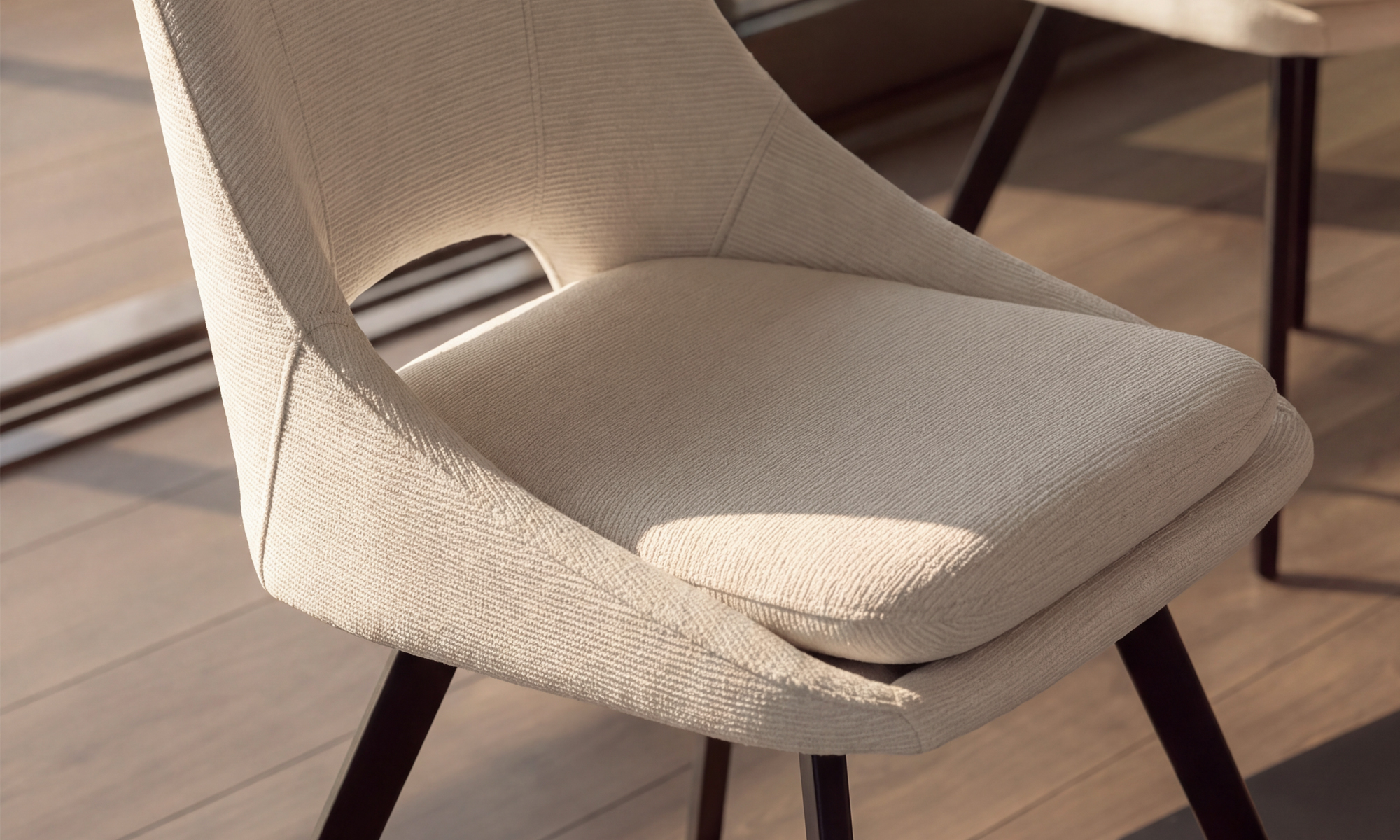 Silla Comedor Praga Taupe Imp en ambiente